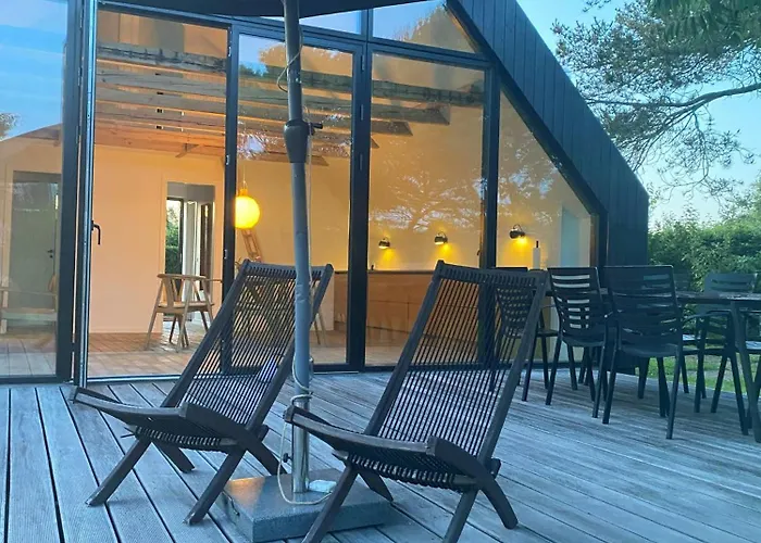 Сasa de vacaciones Modernized A-frame House Near Saksild *