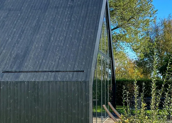 Сasa de vacaciones Modernized A-frame House Near Saksild